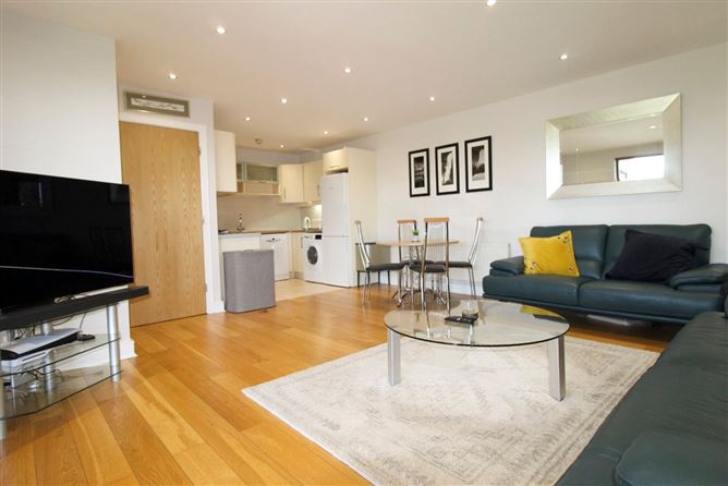 Photo 11 of 23 — 10 Castlegate Way, Adamstown, Lucan, Co. Dublin
