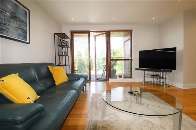 Photo 8 of 23 — 10 Castlegate Way, Adamstown, Lucan, Co. Dublin