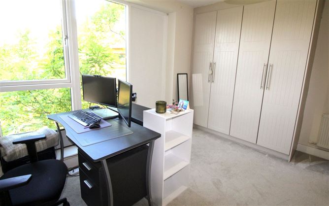 Photo 18 of 23 — 10 Castlegate Way, Adamstown, Lucan, Co. Dublin