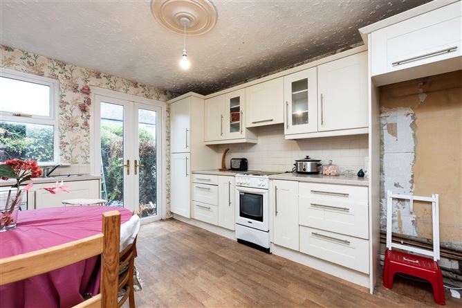 https://photos-a.propertyimages.ie/media/3/4/2/5019243/885e6523-5989-4dd4-9cbe-d3b8c0a66679_l.jpg