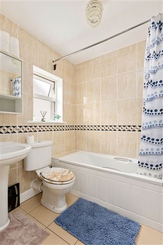 Photo 15 of 23 — 9 Griffeen Glen Crescent, Griffeen Glen, Lucan, County Dublin