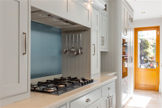 https://photos-a.propertyimages.ie/media/3/4/3/4922343/9ca539d5-5d25-4849-aac7-c71b2cbc95cf_l.jpg