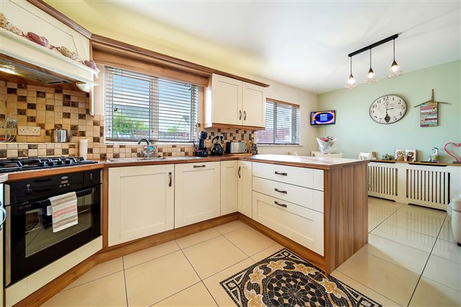 53 Harmony Hill, Letterkenny, Donegal