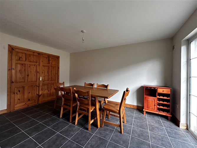 6 Summercove Meadows, Old Road, Cashel, Co. Tipperary