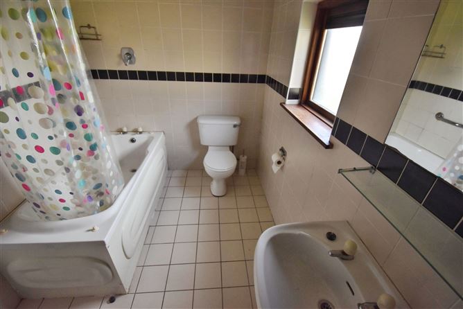 8 Carleton Village, Golf Links Road, Youghal, Cork
