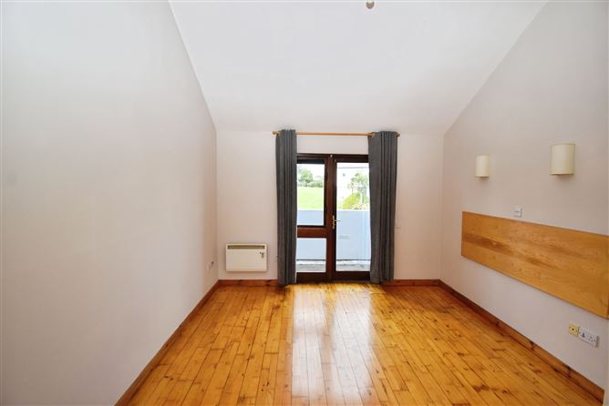 8 Carleton Village, Golf Links Road, Youghal, Cork