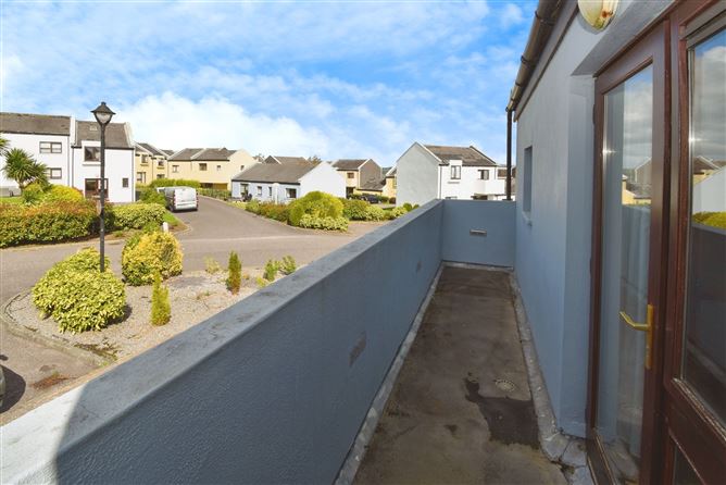 8 Carleton Village, Golf Links Road, Youghal, Cork