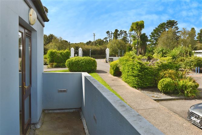 8 Carleton Village, Golf Links Road, Youghal, Cork