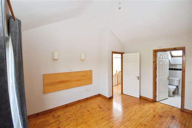 8 Carleton Village, Golf Links Road, Youghal, Cork