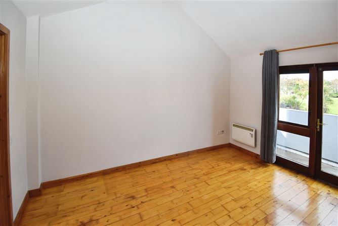 8 Carleton Village, Golf Links Road, Youghal, Cork