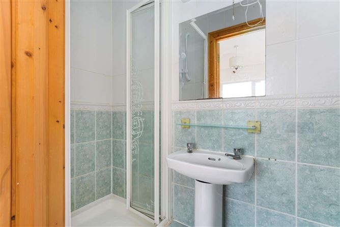 https://photos-a.propertyimages.ie/media/3/4/5/5004543/327c0c94-ff3b-4419-b10b-e3fda56c798b_l.jpg