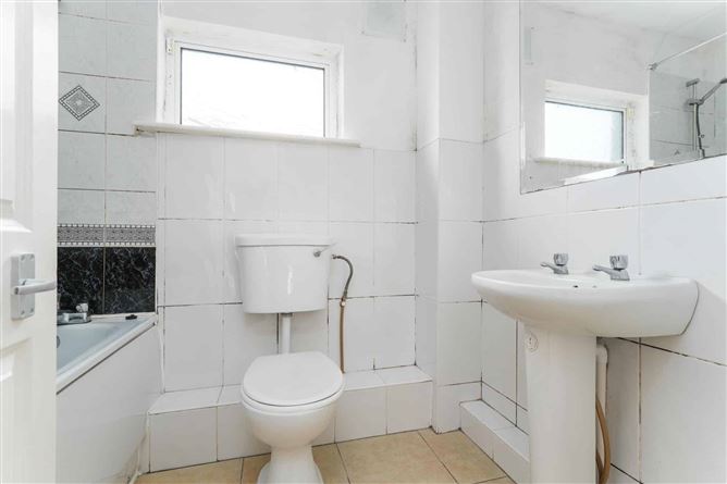 https://photos-a.propertyimages.ie/media/3/4/5/5004543/327c0c94-ff3b-4419-b10b-e3fda56c798b_l.jpg