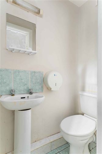 https://photos-a.propertyimages.ie/media/3/4/5/5004543/327c0c94-ff3b-4419-b10b-e3fda56c798b_l.jpg