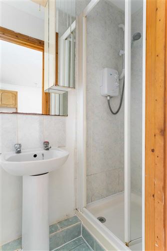https://photos-a.propertyimages.ie/media/3/4/5/5004543/327c0c94-ff3b-4419-b10b-e3fda56c798b_l.jpg