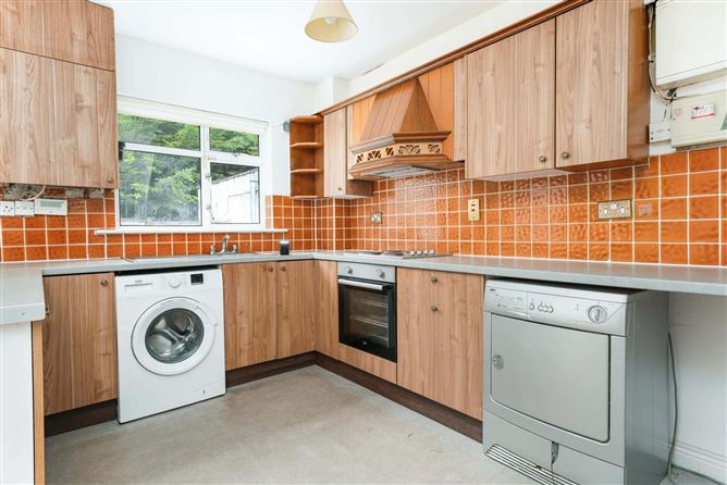 https://photos-a.propertyimages.ie/media/3/4/5/5004543/327c0c94-ff3b-4419-b10b-e3fda56c798b_l.jpg