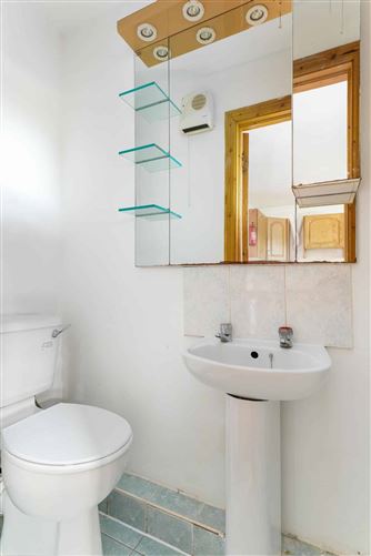 https://photos-a.propertyimages.ie/media/3/4/5/5004543/327c0c94-ff3b-4419-b10b-e3fda56c798b_l.jpg