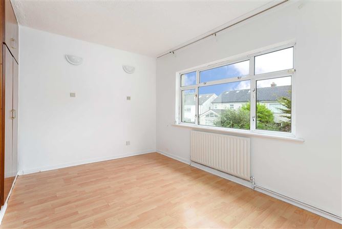 https://photos-a.propertyimages.ie/media/3/4/5/5004543/327c0c94-ff3b-4419-b10b-e3fda56c798b_l.jpg