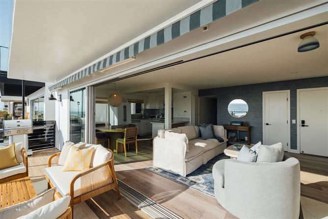 The Pacific Set,Manhattan Beach,California,USA