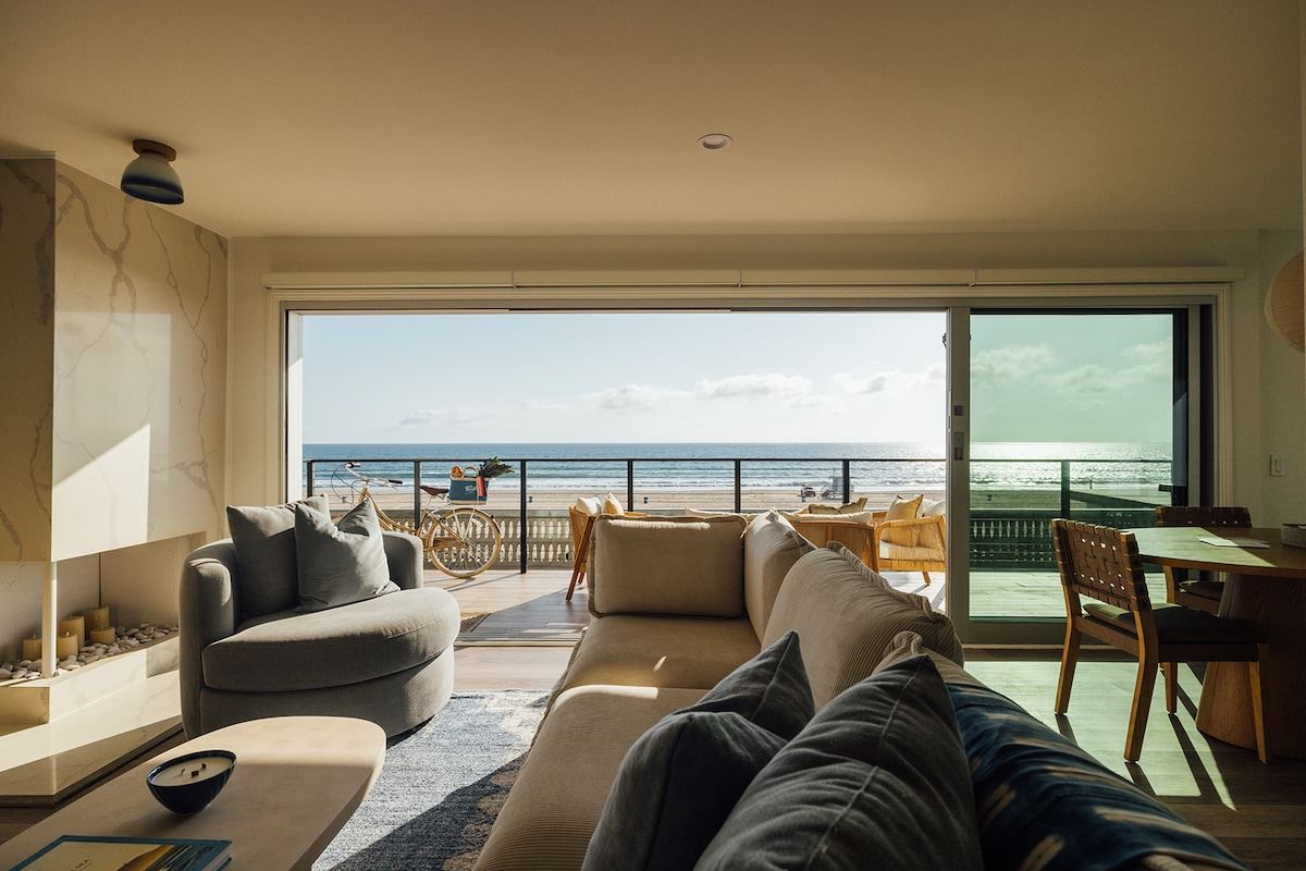 Photo 1 of 10 — The Pacific Set,Manhattan Beach,California,USA