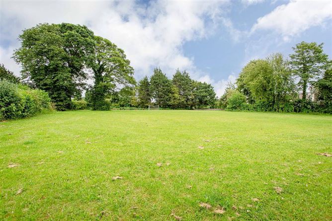 14 Ardeevin Court, Lucan, Dublin