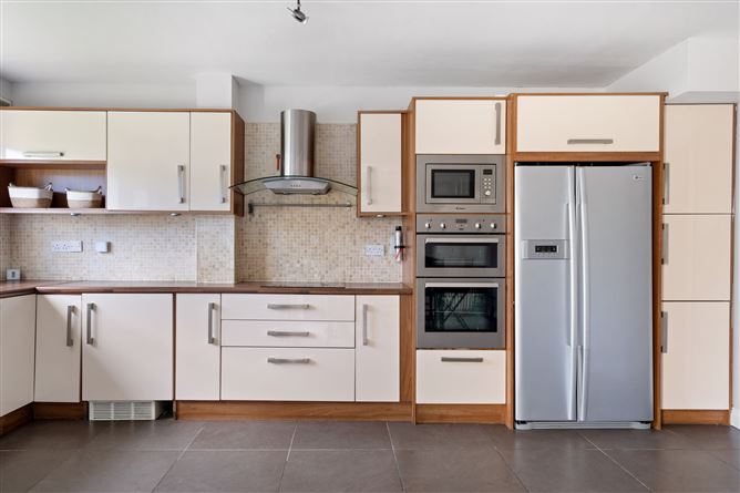 50 Glencairn Lawn, The Gallops, Leopardstown, Dublin 18