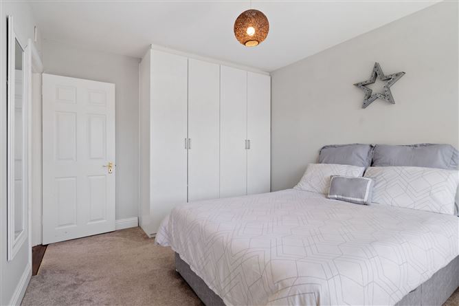 50 Glencairn Lawn, The Gallops, Leopardstown, Dublin 18
