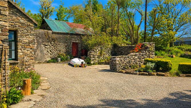 https://photos-a.propertyimages.ie/media/3/4/8/4986843/d84968c3-a31e-4dce-84e1-646f23551560_l.jpg