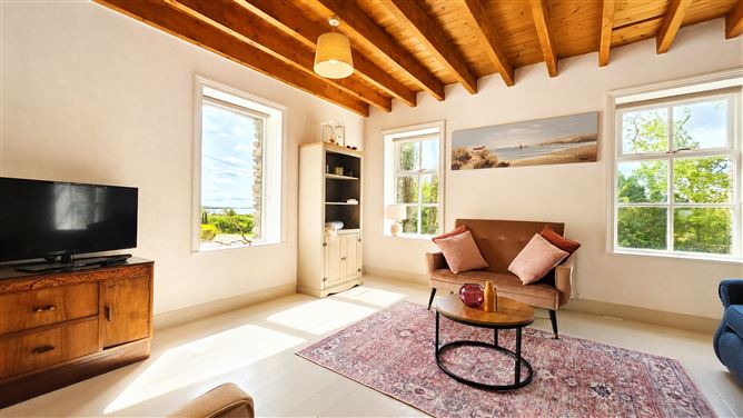 https://photos-a.propertyimages.ie/media/3/4/8/4986843/d84968c3-a31e-4dce-84e1-646f23551560_l.jpg