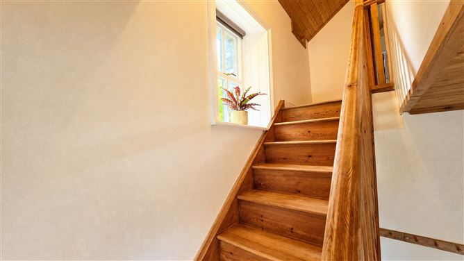 https://photos-a.propertyimages.ie/media/3/4/8/4986843/d84968c3-a31e-4dce-84e1-646f23551560_l.jpg