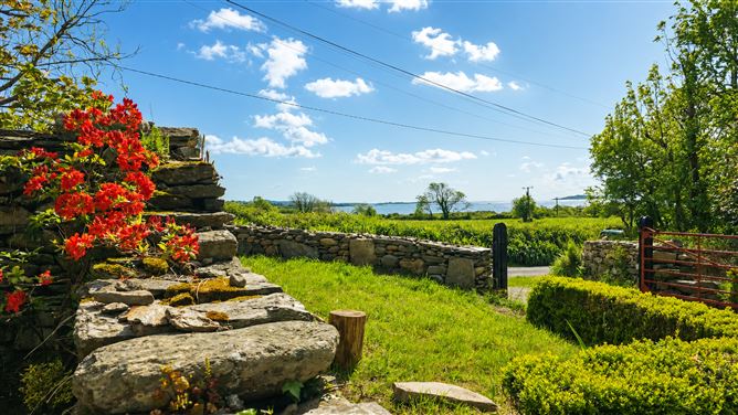 https://photos-a.propertyimages.ie/media/3/4/8/4986843/d84968c3-a31e-4dce-84e1-646f23551560_l.jpg