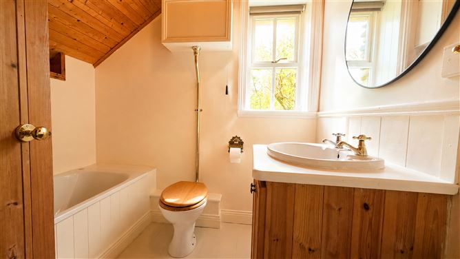 https://photos-a.propertyimages.ie/media/3/4/8/4986843/d84968c3-a31e-4dce-84e1-646f23551560_l.jpg