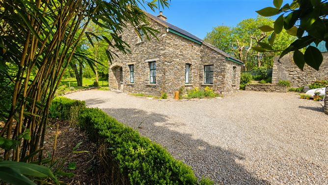 https://photos-a.propertyimages.ie/media/3/4/8/4986843/d84968c3-a31e-4dce-84e1-646f23551560_l.jpg