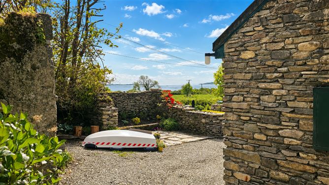 https://photos-a.propertyimages.ie/media/3/4/8/4986843/d84968c3-a31e-4dce-84e1-646f23551560_l.jpg