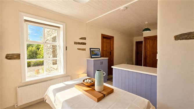 https://photos-a.propertyimages.ie/media/3/4/8/4986843/d84968c3-a31e-4dce-84e1-646f23551560_l.jpg