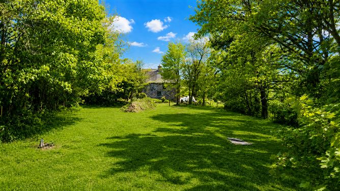 https://photos-a.propertyimages.ie/media/3/4/8/4986843/d84968c3-a31e-4dce-84e1-646f23551560_l.jpg
