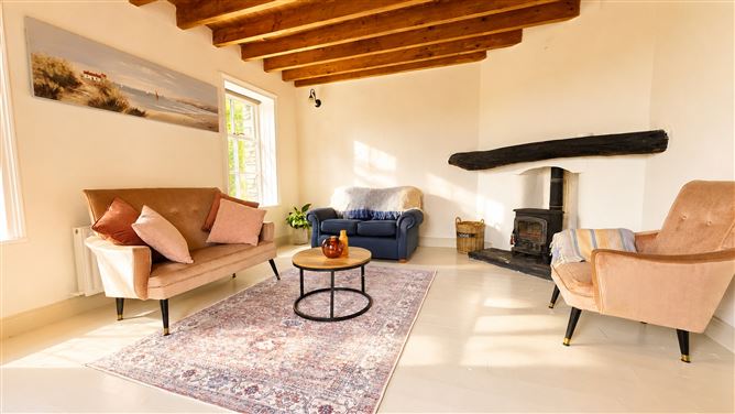 https://photos-a.propertyimages.ie/media/3/4/8/4986843/d84968c3-a31e-4dce-84e1-646f23551560_l.jpg
