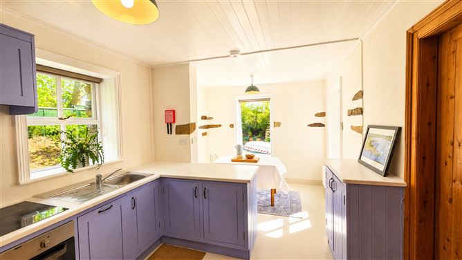 https://photos-a.propertyimages.ie/media/3/4/8/4986843/d84968c3-a31e-4dce-84e1-646f23551560_l.jpg
