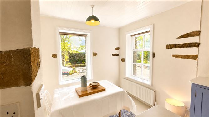 https://photos-a.propertyimages.ie/media/3/4/8/4986843/d84968c3-a31e-4dce-84e1-646f23551560_l.jpg