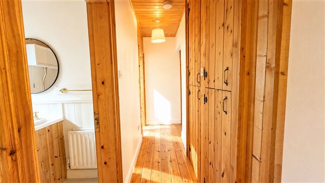 https://photos-a.propertyimages.ie/media/3/4/8/4986843/d84968c3-a31e-4dce-84e1-646f23551560_l.jpg