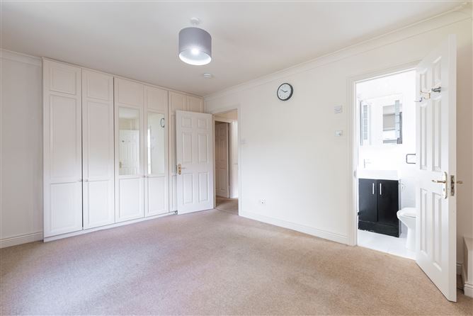 7 Hampton Park, St. Helen's Wood, Booterstown, Dublin