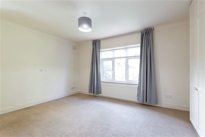 7 Hampton Park, St. Helen's Wood, Booterstown, Dublin