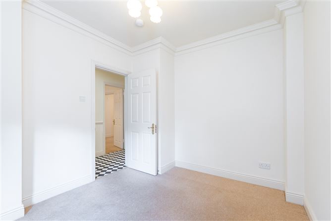 7 Hampton Park, St. Helen's Wood, Booterstown, Dublin