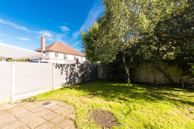 7 Hampton Park, St. Helen's Wood, Booterstown, Dublin