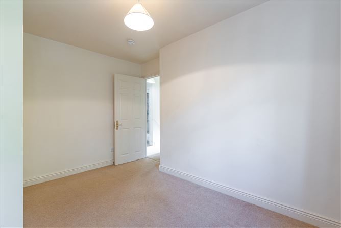 7 Hampton Park, St. Helen's Wood, Booterstown, Dublin