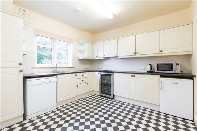 7 Hampton Park, St. Helen's Wood, Booterstown, Dublin