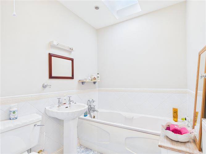 37 Hazelwood, Thurles, Co. Tipperary