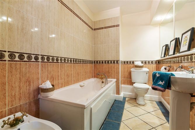 215 Galloping Green, Stillorgan Road, Blackrock, Co. Dublin