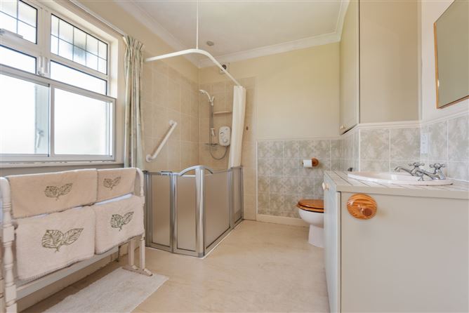 8 Woodside Grove, Castlepark, Rathfarnham, Dublin 14
