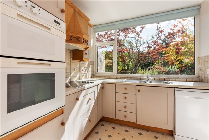 8 Woodside Grove, Castlepark, Rathfarnham, Dublin 14