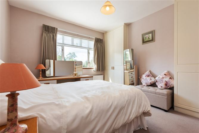 8 Woodside Grove, Castlepark, Rathfarnham, Dublin 14